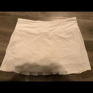 White pace setter lululemon skirt